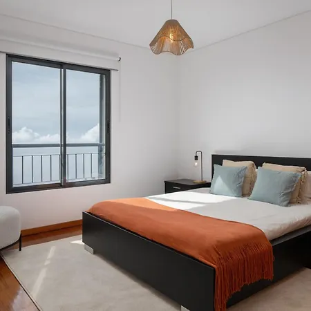 Blue Horizon By An Island 아파트 *