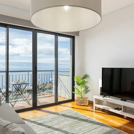 Blue Horizon By An Island Apartamento Nogueira (Madeira)