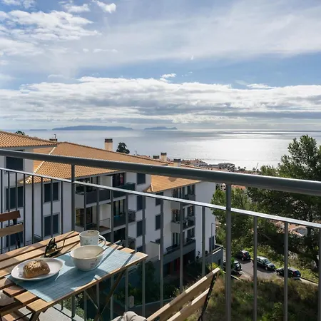 Blue Horizon By An Island Apartamento