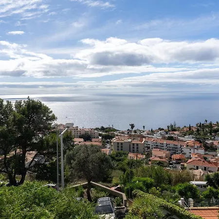 Blue Horizon By An Island Apartment