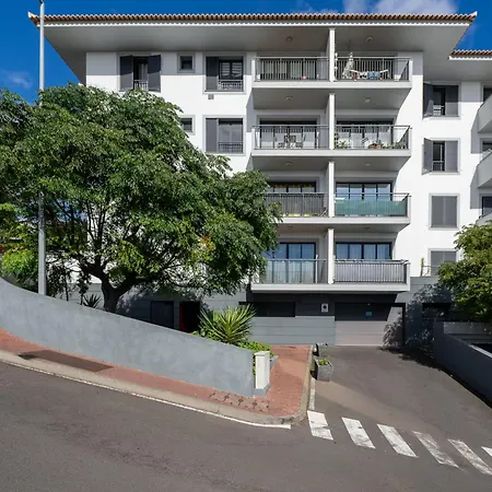 Blue Horizon By An Island Apartamento Nogueira (Madeira)